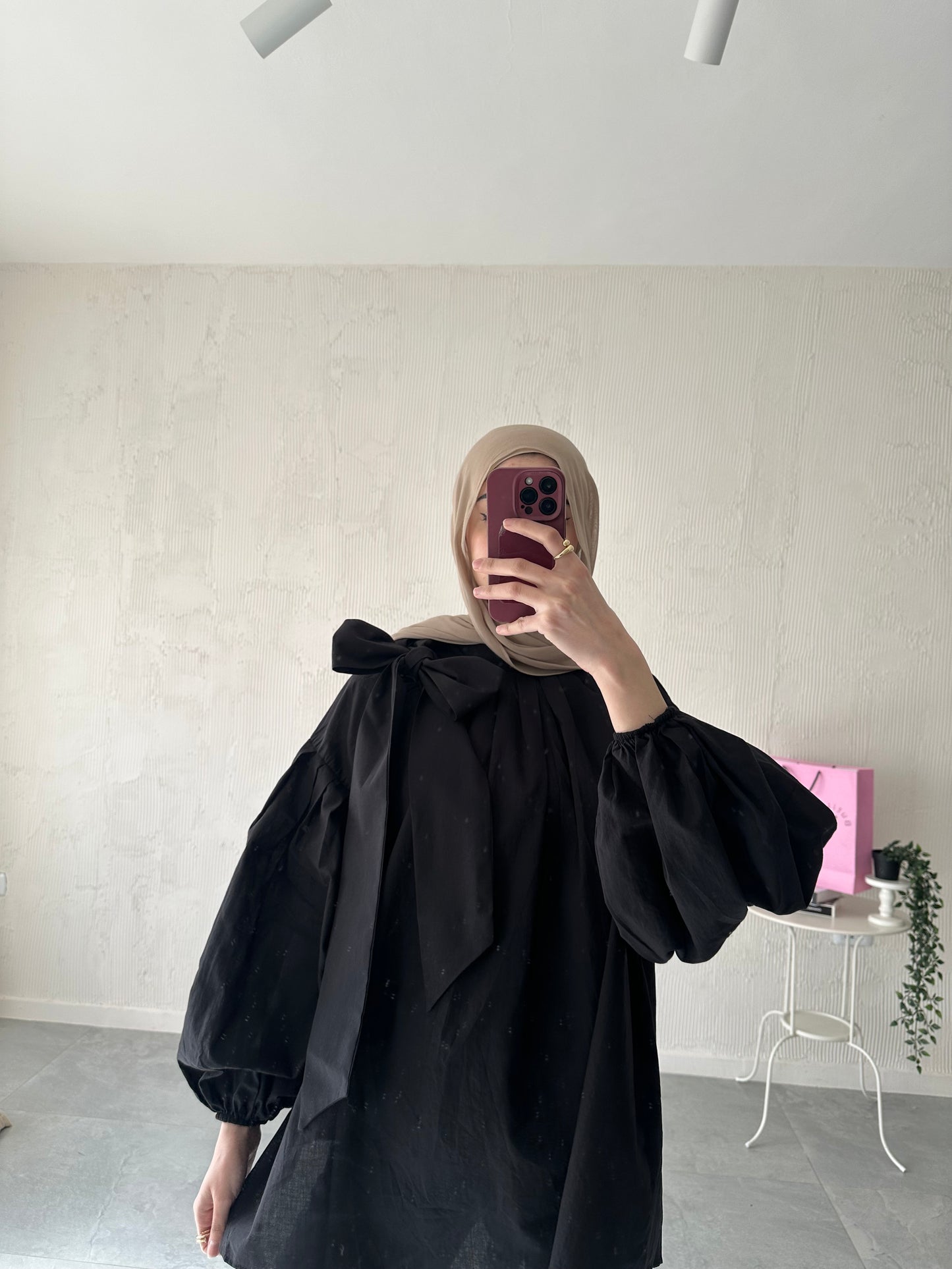 Balloon Sleeve Scarf Shirt-Black