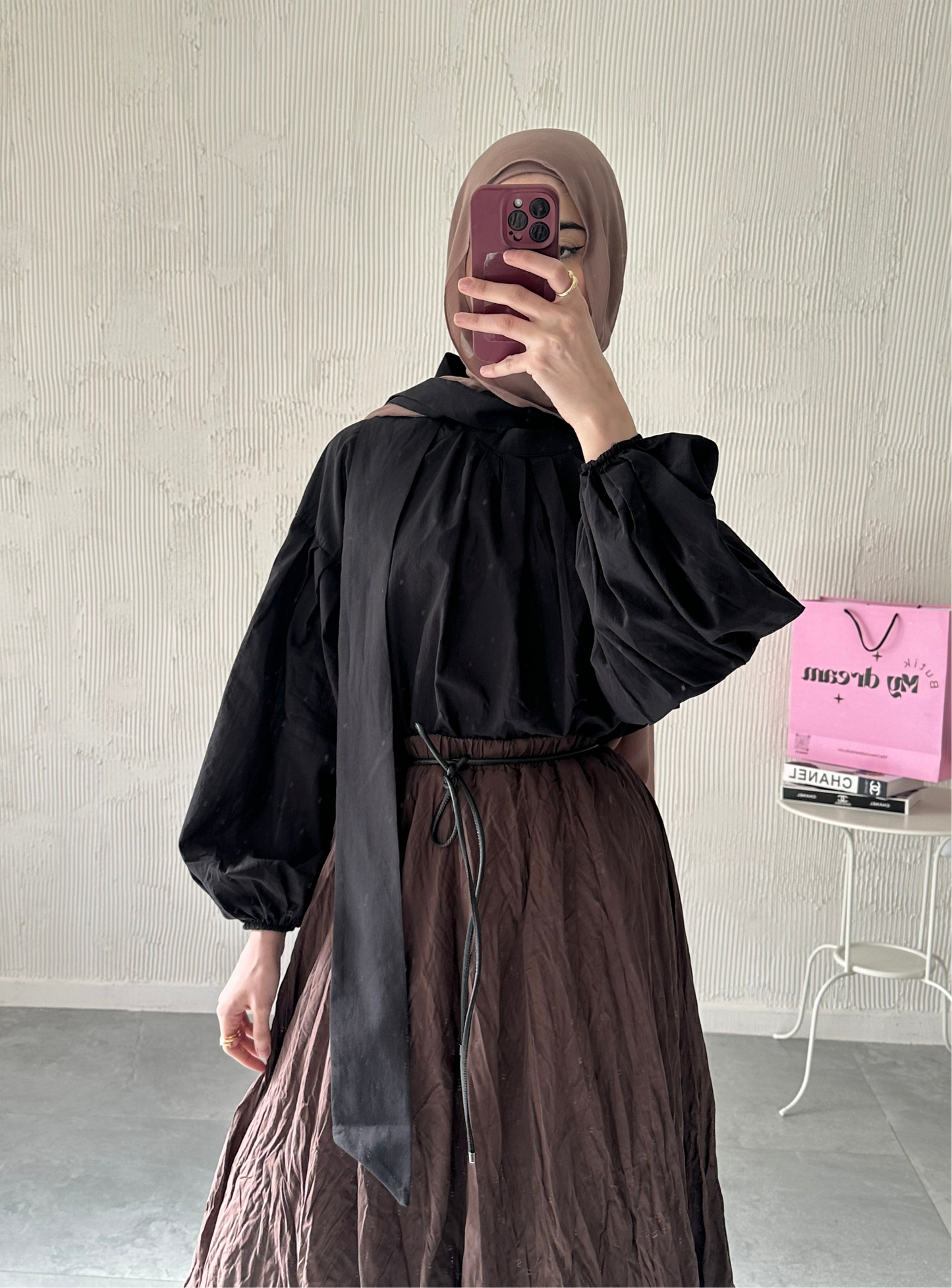 Balloon Sleeve Scarf Shirt-Black